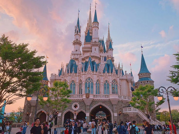 Tokyo Disneyland: Isang Mahiwagang Mundo sa Japan na Dapat Mong Bisitahin